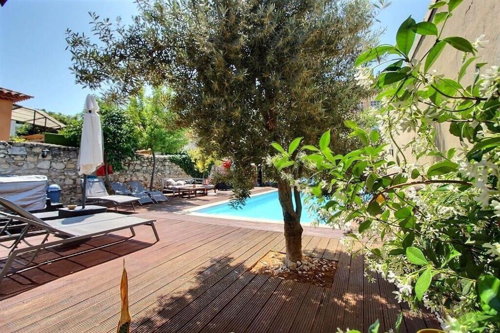 Villa Avec Piscine Et 3 Logements Ideale Groupe Marseille Luaran gambar