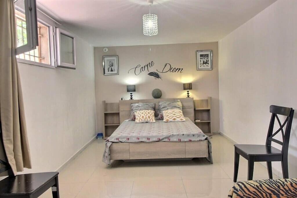 Villa Avec Piscine Et 3 Logements Ideale Groupe Marseille Luaran gambar