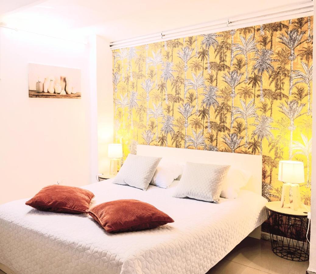 Villa Avec Piscine Et 3 Logements Ideale Groupe Marseille Luaran gambar