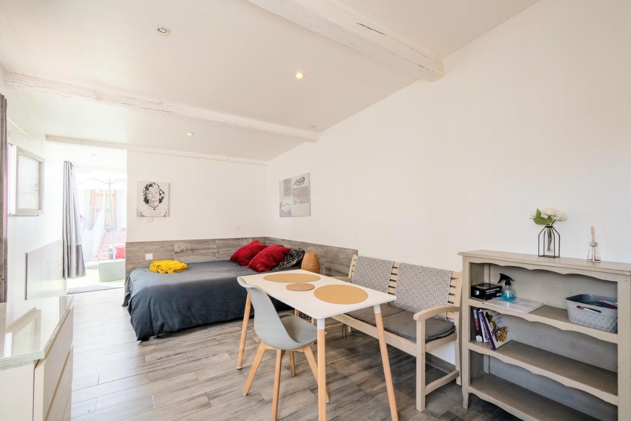 Villa Avec Piscine Et 3 Logements Ideale Groupe Marseille Luaran gambar