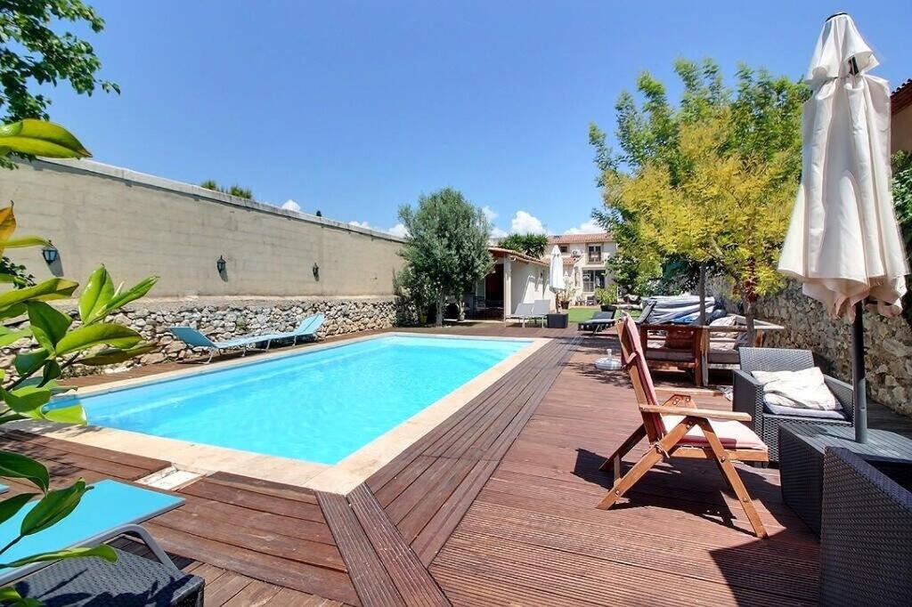 Villa Avec Piscine Et 3 Logements Ideale Groupe Marseille Luaran gambar