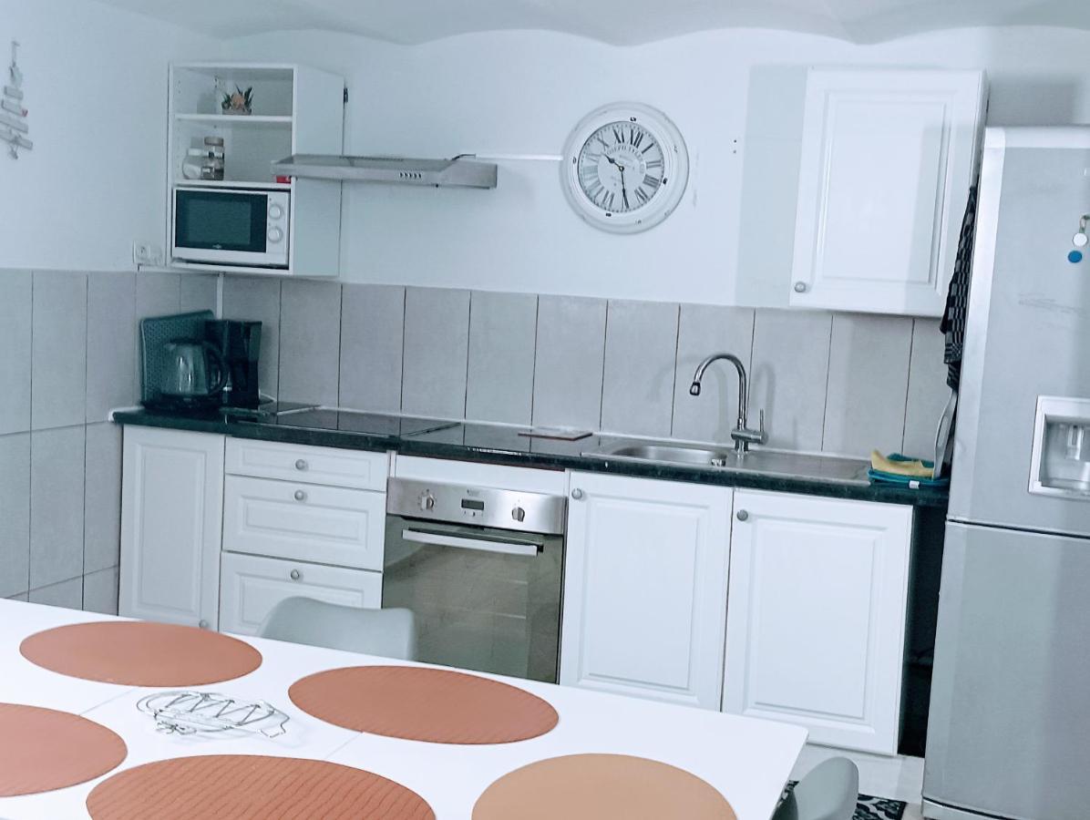 Villa Avec Piscine Et 3 Logements Ideale Groupe Marseille Luaran gambar