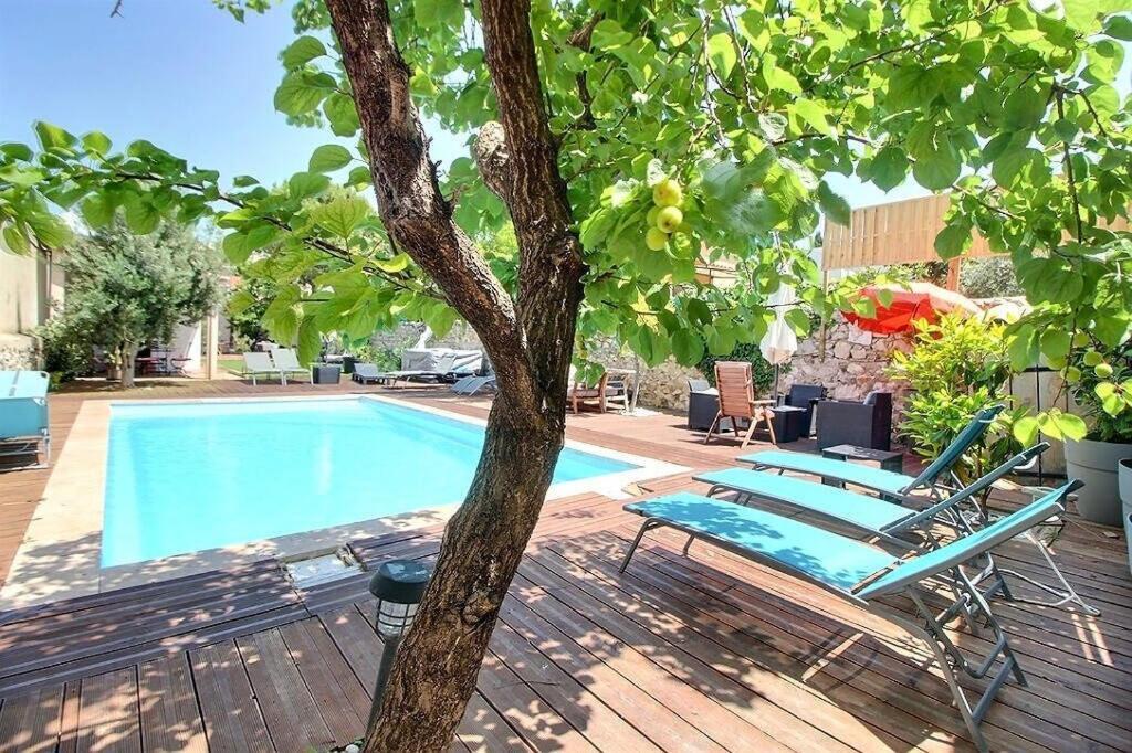 Villa Avec Piscine Et 3 Logements Ideale Groupe Marseille Luaran gambar