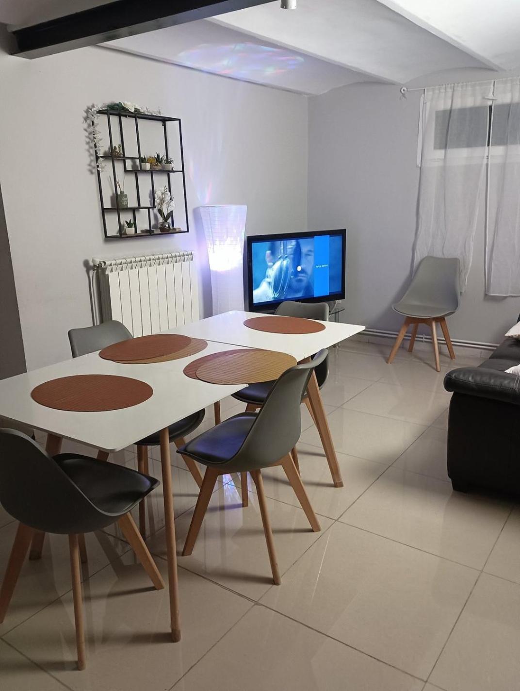 Villa Avec Piscine Et 3 Logements Ideale Groupe Marseille Luaran gambar