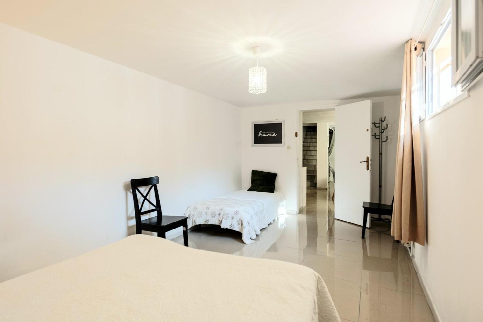 Villa Avec Piscine Et 3 Logements Ideale Groupe Marseille Luaran gambar