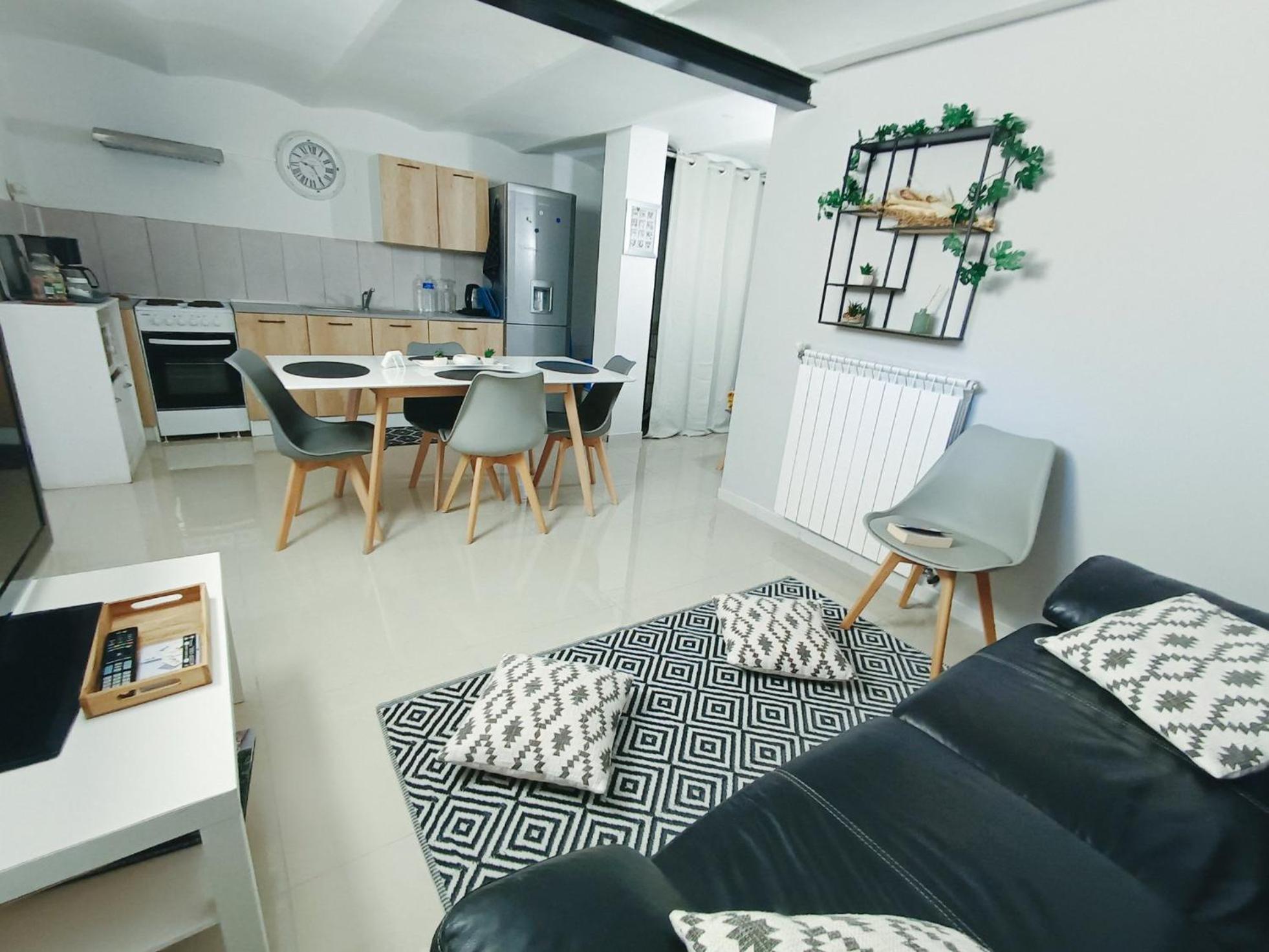 Villa Avec Piscine Et 3 Logements Ideale Groupe Marseille Luaran gambar
